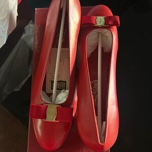 Size 12 vara ferragamo red shoes new